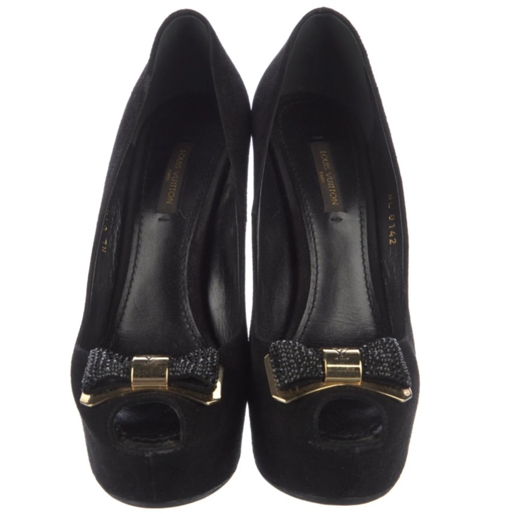 Louis Vuitton
LV Monogram Suede Pumps